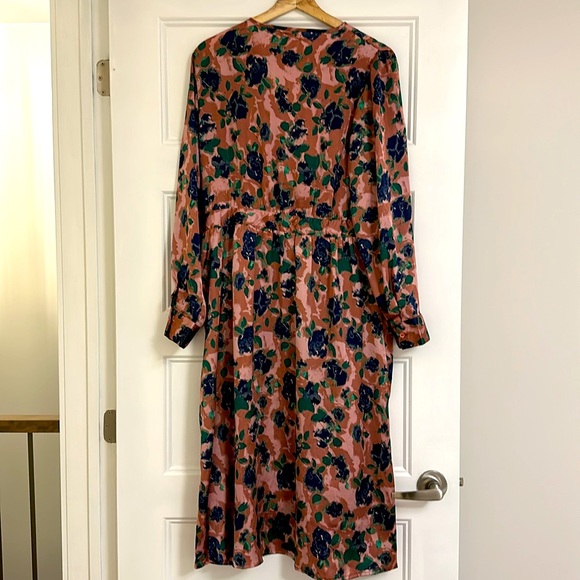 Boohoo Floral Print Satin Wrap Midi Dress - Picture 8 of 8